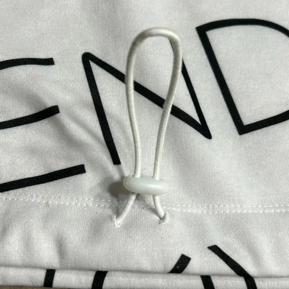KENDALL  & KYLIE sweater,women medium. White,logon, graphic,pull over,toggle,EC - Picture 13 of 14